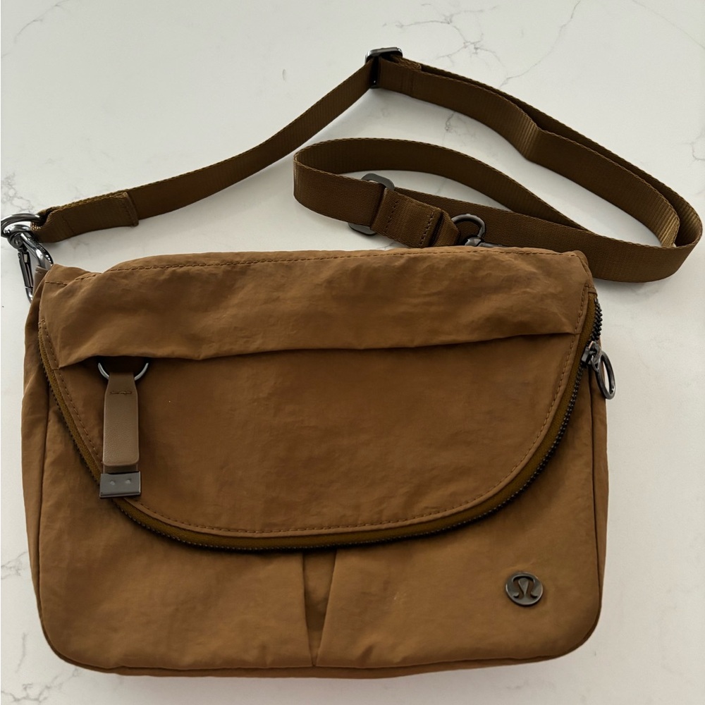 Burnt Caramel Lululemon festival bag